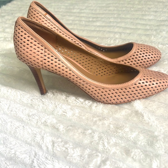 Ann Taylor nude shoes - Picture 3 of 5